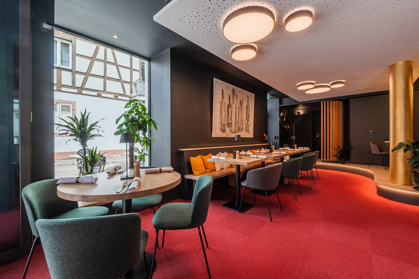 Salle du restaurant Le 31 à Wissembourg avec tables dressées et ambiance élégante.